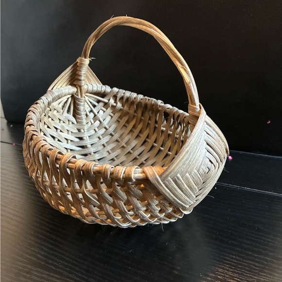 Small God’s eye Rustic Woven Basket with Handle - Picture 3 of 5